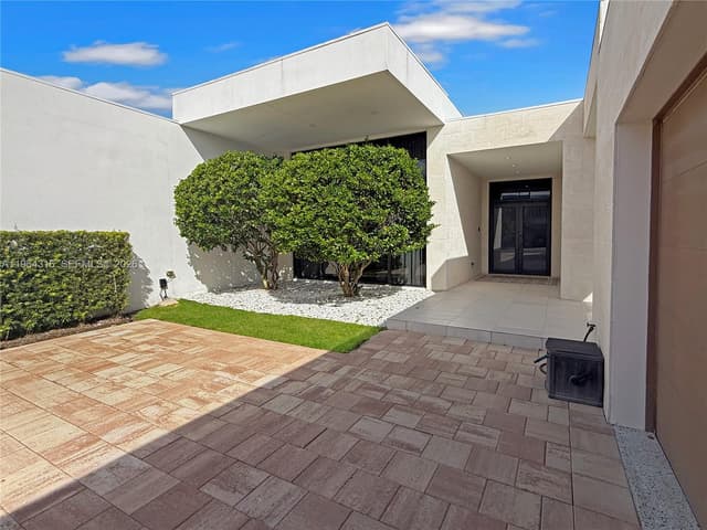 16640 Sunset Way, Weston FL 33326 - Weston, FL - Photo 2