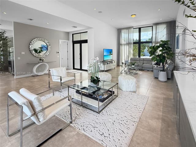 16640 Sunset Way, Weston FL 33326 - Weston, FL - Photo 6