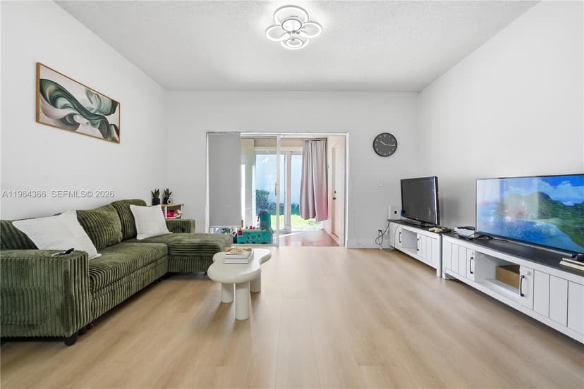 2 Simonton Cir, Weston FL 33326