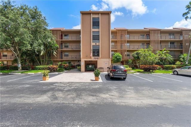 7210 Lake Circle Drive # 306, Margate FL 33063 - Margate, FL - Photo 3