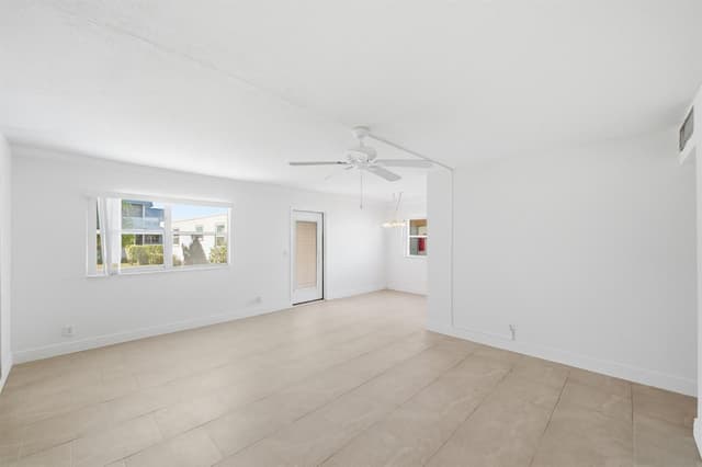 452 Brittany J, Delray Beach FL 33446 - Delray Beach, FL - Photo 3