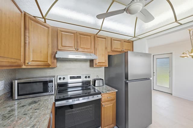 452 Brittany J, Delray Beach FL 33446 - Delray Beach, FL - Photo 5