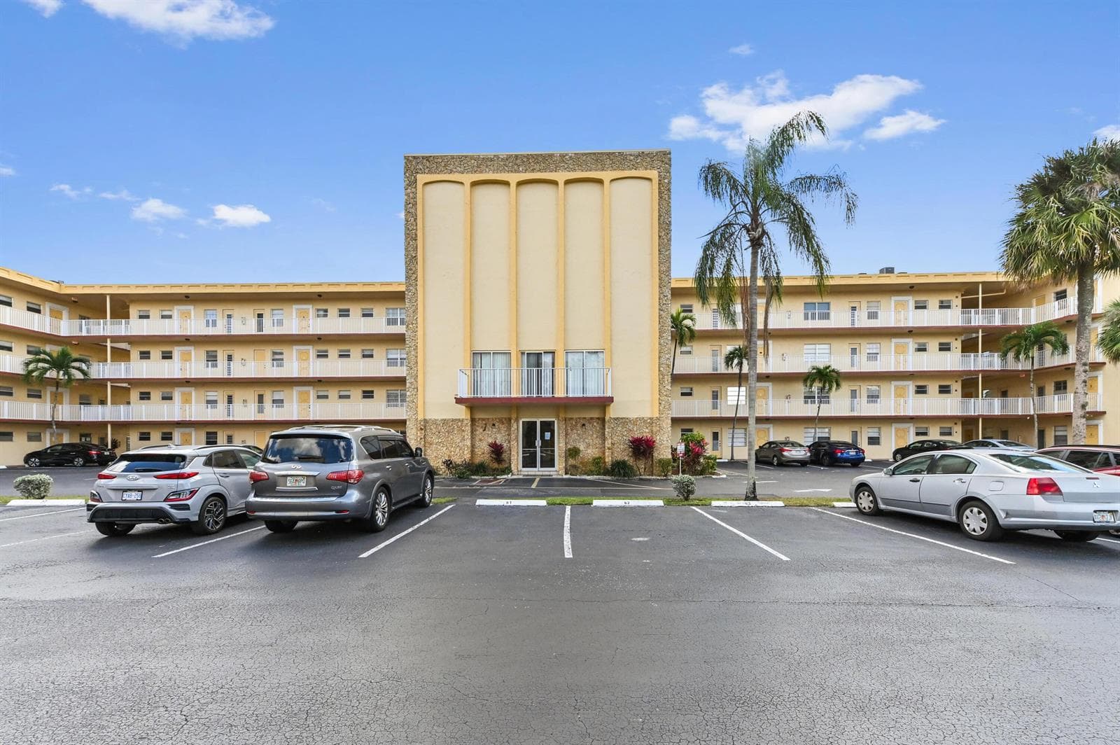 3940 NW 42nd Avenue # 116, Lauderdale Lakes FL 33319 - Lauderdale Lakes, FL - Photo 1