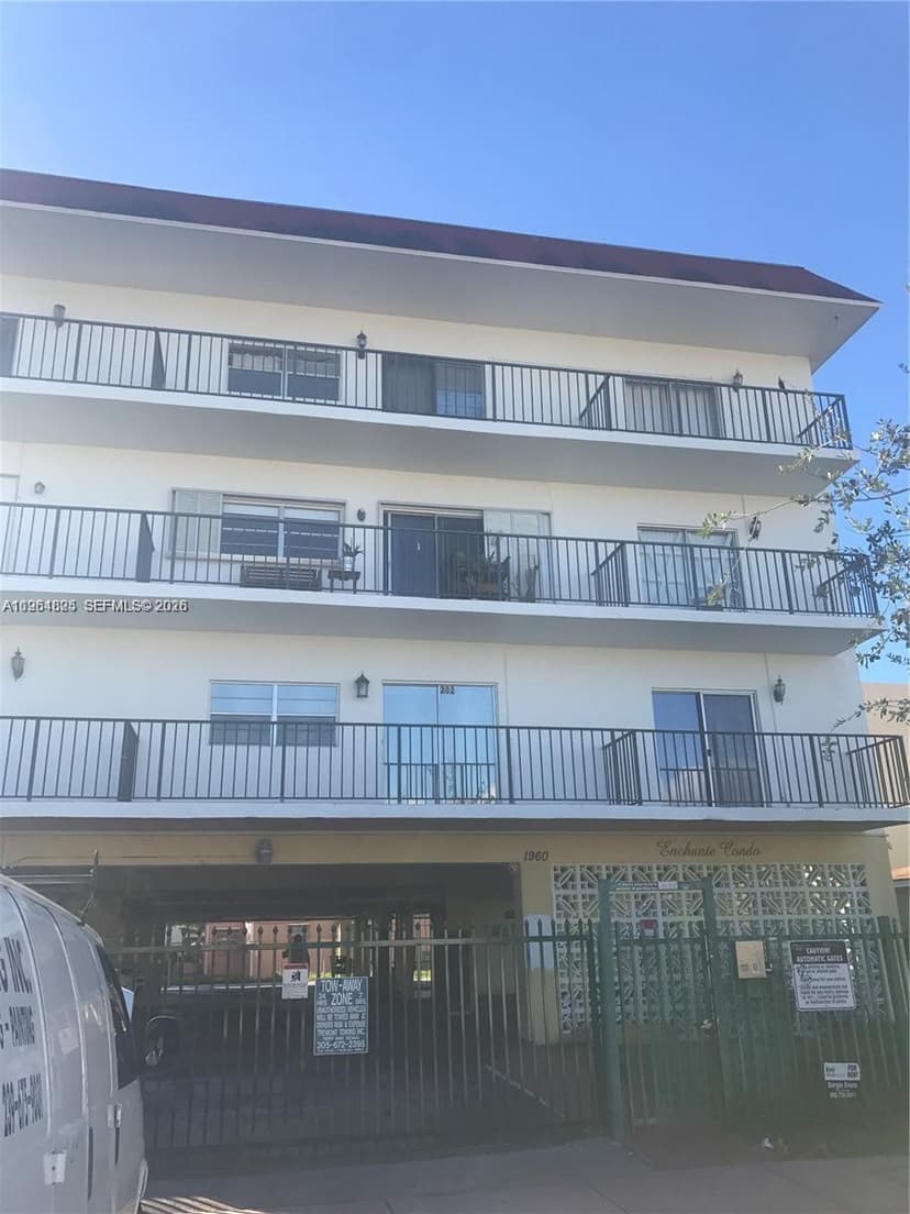 1960 Marseille Dr # 305, Miami Beach FL 33141