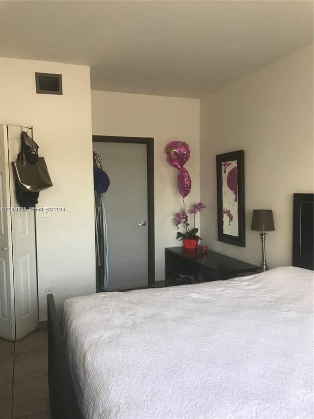 1960 Marseille Dr # 305, Miami Beach FL 33141 - Miami Beach, FL - Photo 4