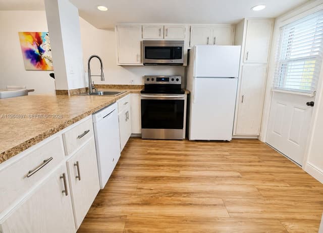 445 NE 195th St # 429, Miami FL 33179 - Miami, FL - Photo 2