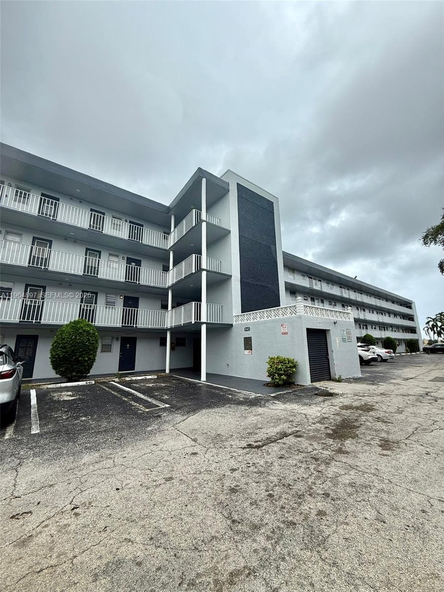 445 NE 195th St # 429, Miami FL 33179 - Miami, FL - Photo 1
