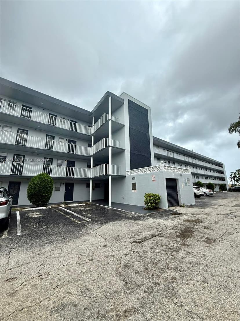 445 NE 195th St # 429, Miami FL 33179