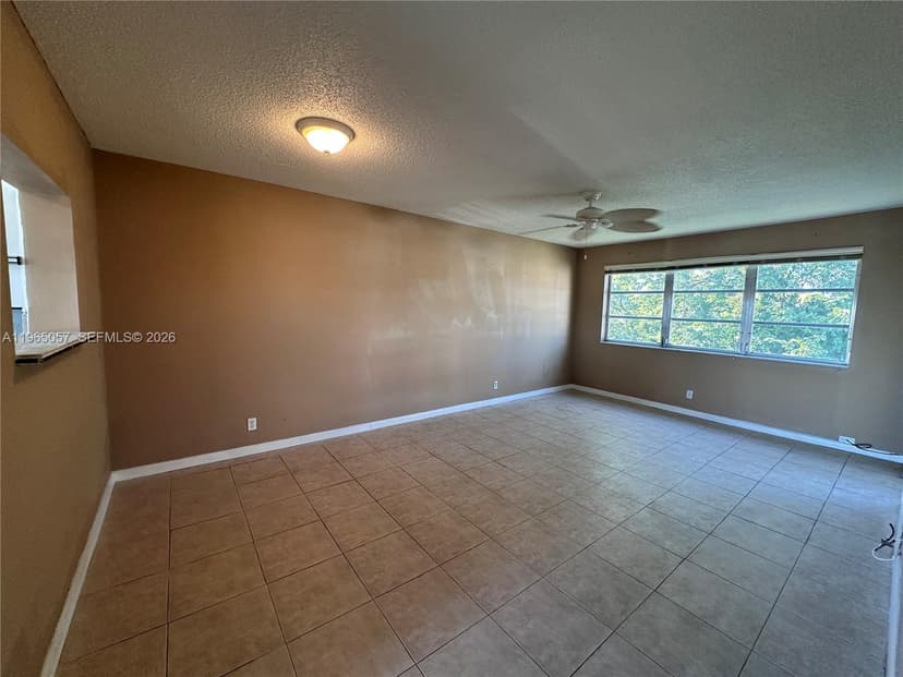 2223 Park Ln # 304, Hollywood FL 33021