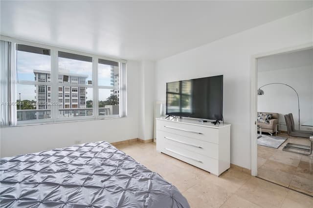 5601 Collins Ave # 423, Miami Beach FL 33140 - Miami Beach, FL - Photo 4