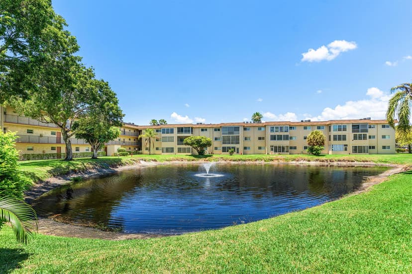 721 Lori Drive # 208, Palm Springs FL 33461