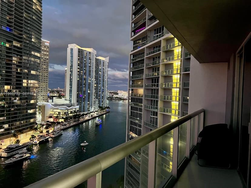 475 Brickell Ave # 1715, Miami FL 33131