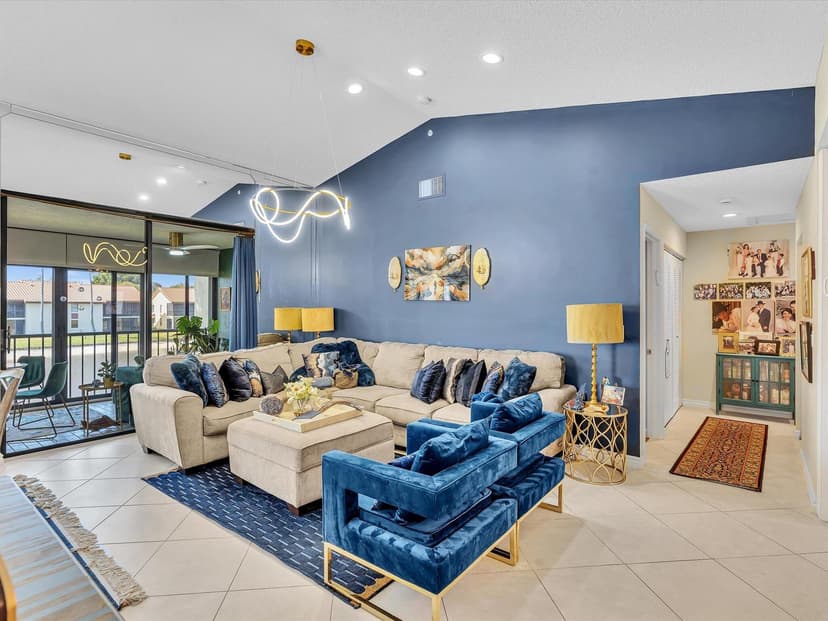 10215 N Circle Lake Drive # 201, Boynton Beach FL 33437