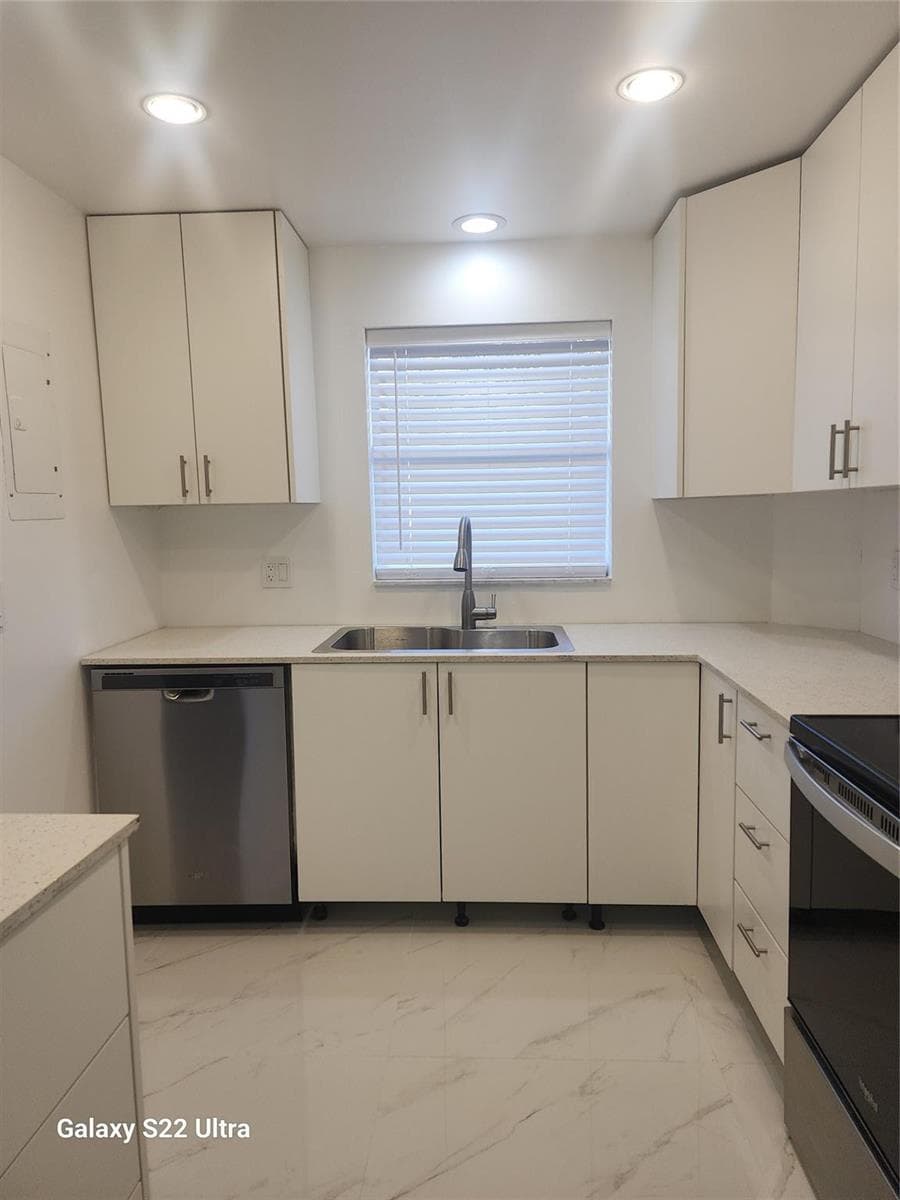 700 SE 6th Avenue # 111, Deerfield Beach FL 33441 - Deerfield Beach, FL - Photo 1