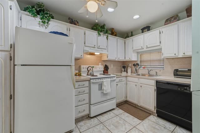 691 S Hollybrook Drive # 304, Pembroke Pines FL 33025 - Pembroke Pines, FL - Photo 2
