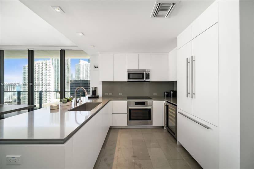 68 SE 6th St # 1201, Miami FL 33131
