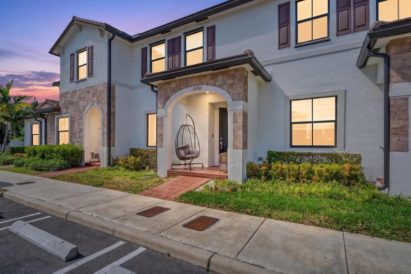 11392 W 34th Way, Hialeah FL 33018