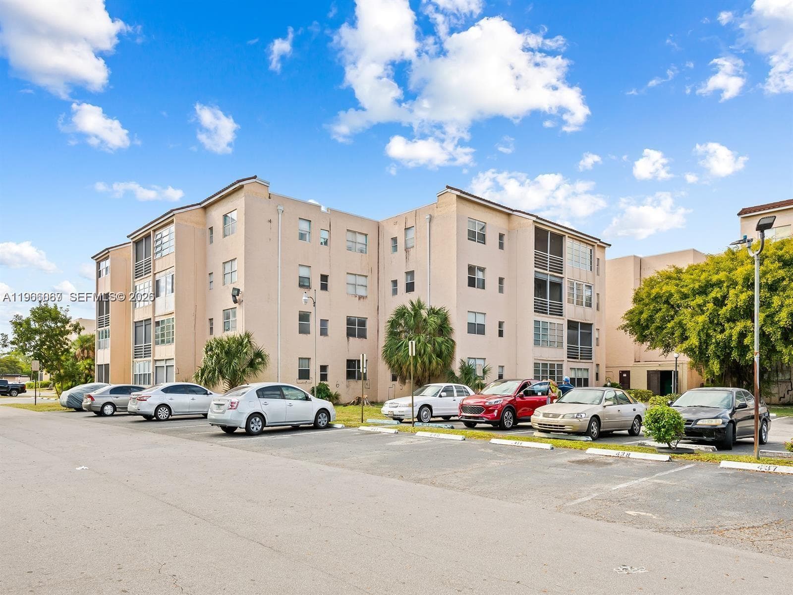 2840 Somerset Dr # 400M, Lauderdale Lakes FL 33311 - Lauderdale Lakes, FL - Photo 1