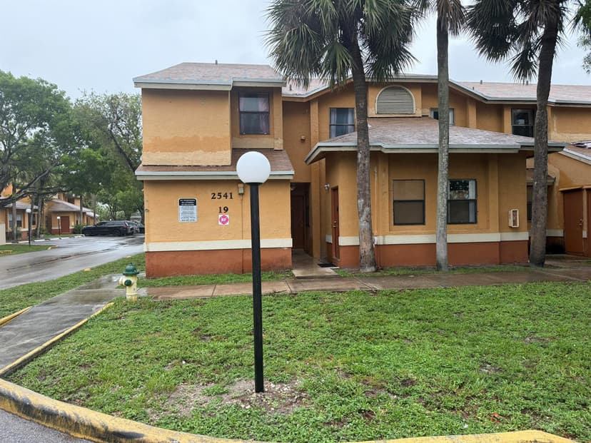 2541 NW 56th Avenue # 19, Lauderhill FL 33313