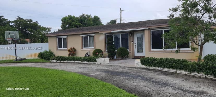 1318 SW 49th Ter, Fort Lauderdale FL 33317