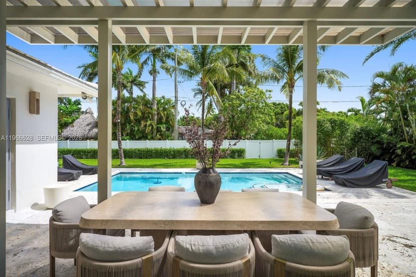 1050 Jefferson St, Hollywood FL 33019