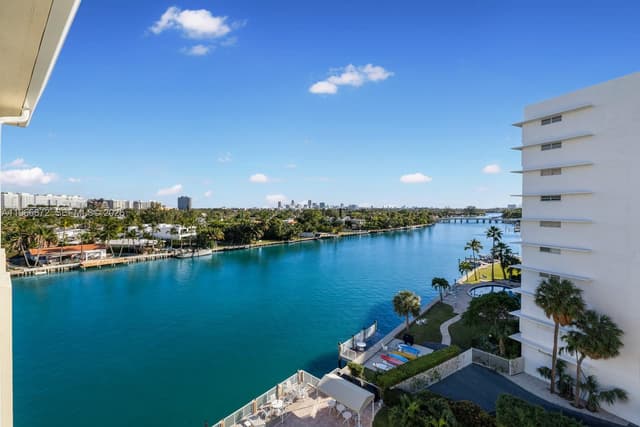 9111 E Bay Harbor Dr # D, Bay Harbor Islands FL 33154 - Bay Harbor Islands, FL - Photo 2