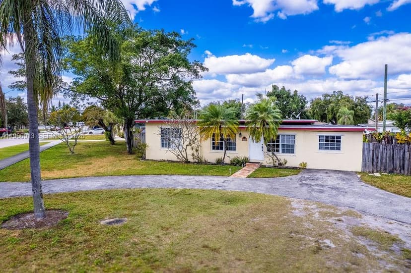 6101 Flagler St, Hollywood FL 33023