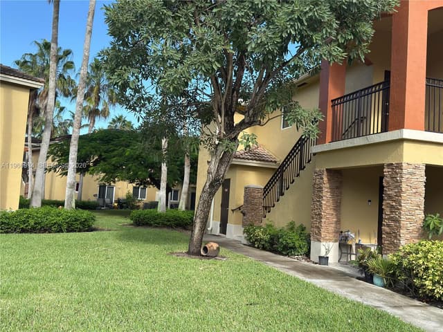 930 NE 34th Ave # 201, Homestead FL 33033 - Homestead, FL - Photo 2