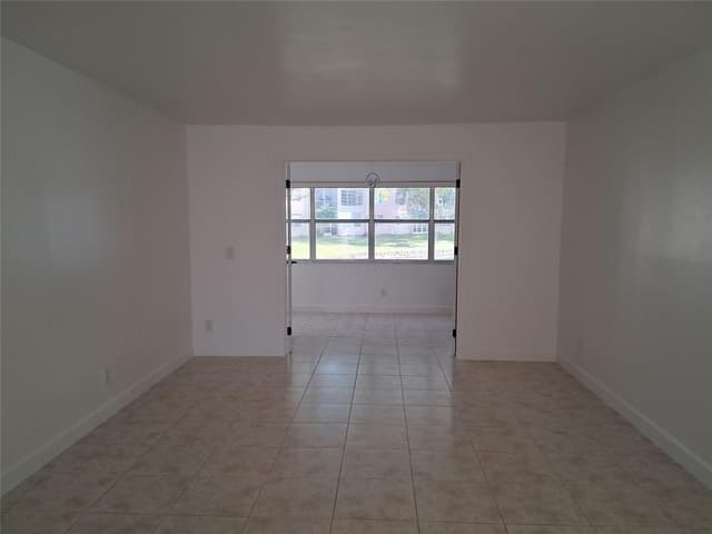 9800 Sunrise Lakes Boulevard # 109, Sunrise FL 33322 - Sunrise, FL - Photo 2