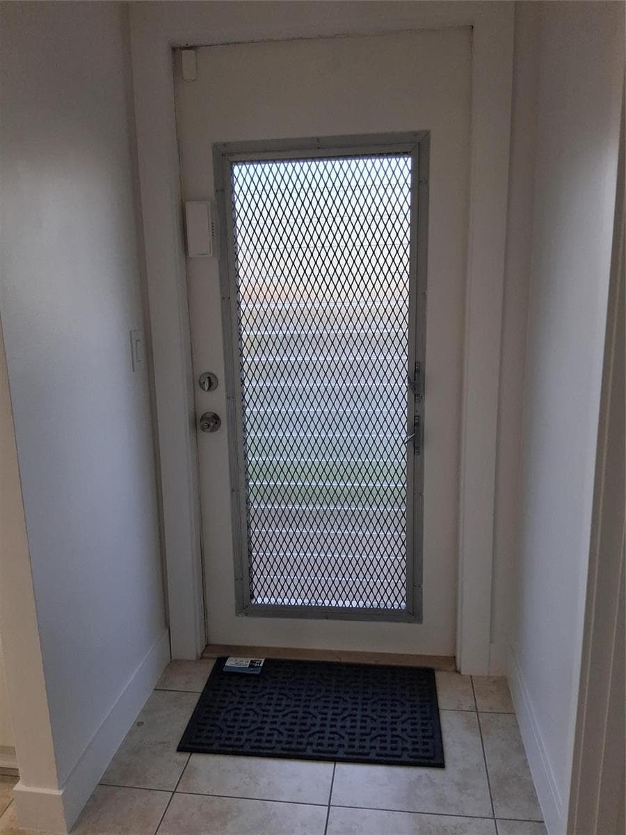 9800 Sunrise Lakes Boulevard # 109, Sunrise FL 33322 - Sunrise, FL - Photo 1