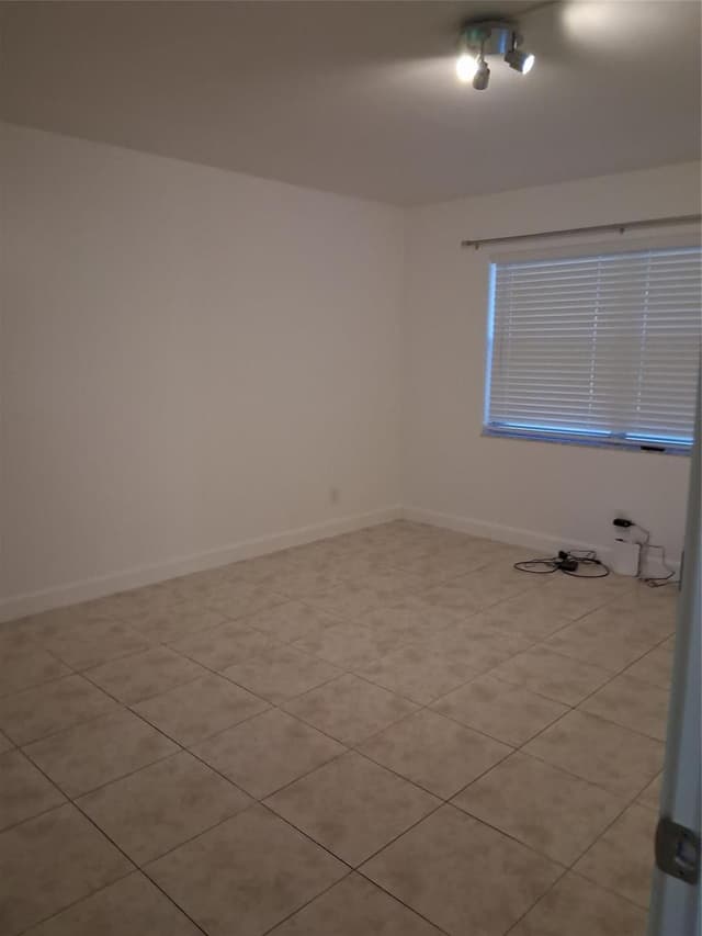 9800 Sunrise Lakes Boulevard # 109, Sunrise FL 33322 - Sunrise, FL - Photo 4