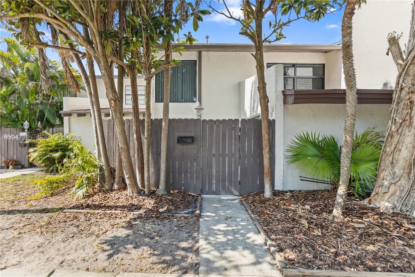 6502 SW 114th Ave, Miami FL 33173