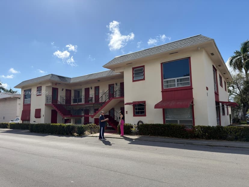 1120 NE 10th St # 5, Hallandale Beach FL 33009