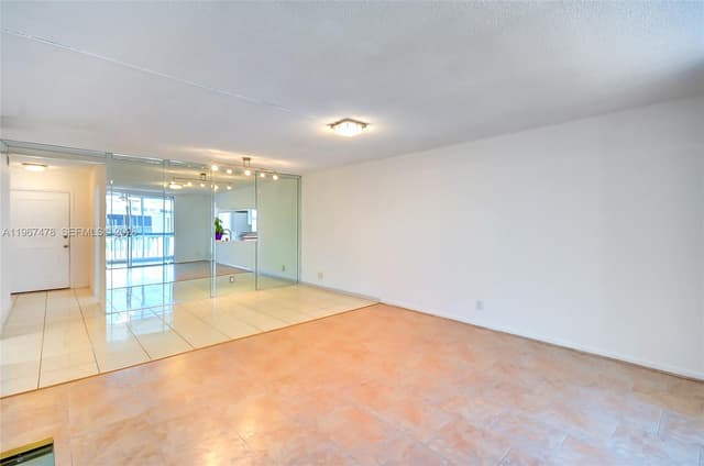 301 NE 14th Ave # 702, Hallandale Beach FL 33009 - Hallandale Beach, FL - Photo 2