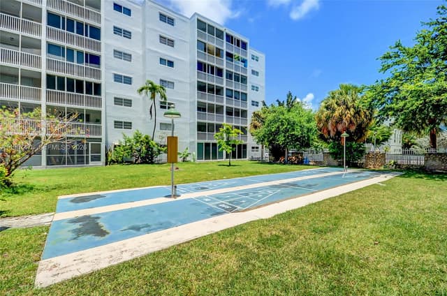 301 NE 14th Ave # 702, Hallandale Beach FL 33009 - Hallandale Beach, FL - Photo 6