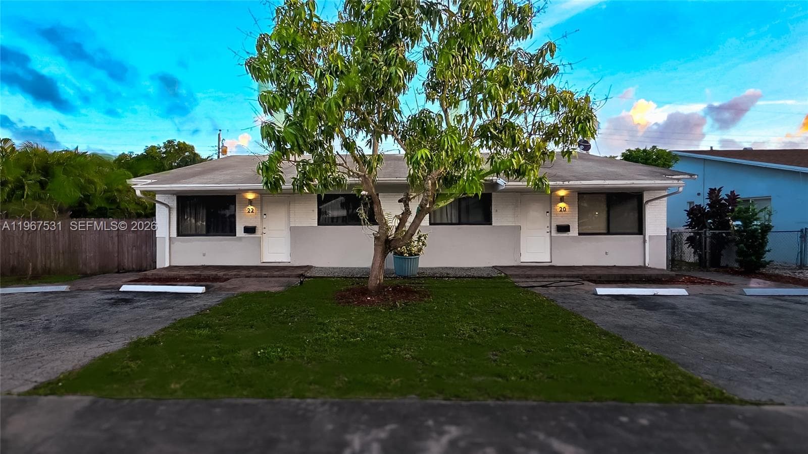 20 SE 12th St, Dania Beach FL 33004