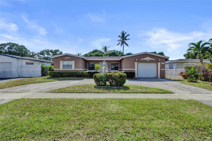 4966 NW 39th St, Lauderdale Lakes FL 33319