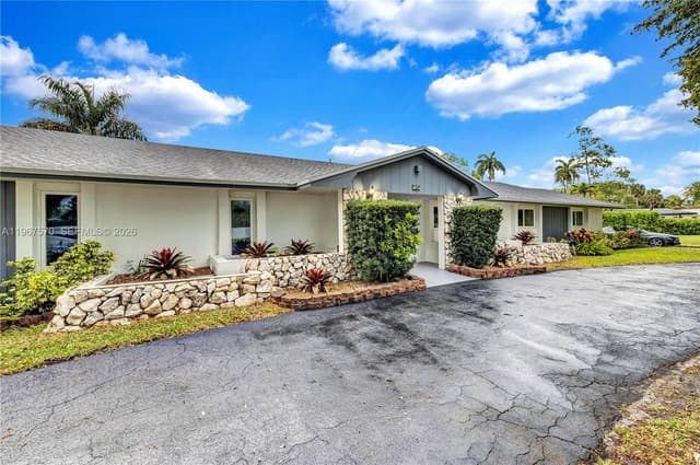 3211 Calle Largo Dr, Hollywood FL 33021 - Hollywood, FL - Photo 6