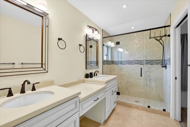 3211 Calle Largo Dr, Hollywood FL 33021 - Hollywood, FL - Photo 4