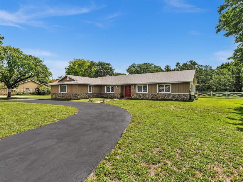 5310 SW 109th Ave, Davie FL 33328