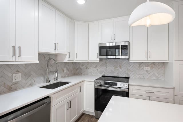 506 5th Terrace, Palm Beach Gardens FL 33418 - Palm Beach Gardens, FL - Photo 2