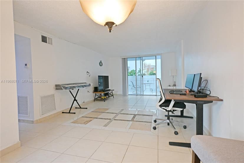 947 Lenox Ave # 203, Miami Beach FL 33139