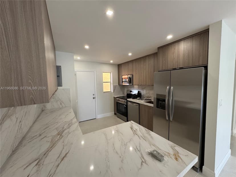 1900 W 54th St # 219, Hialeah FL 33012