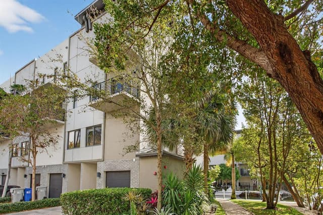 196 SE 4th Terrace # 1, Pompano Beach FL 33060 - Pompano Beach, FL - Photo 2
