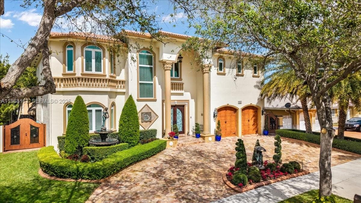 7851 NW 166th Ter, Miami Lakes FL 33016