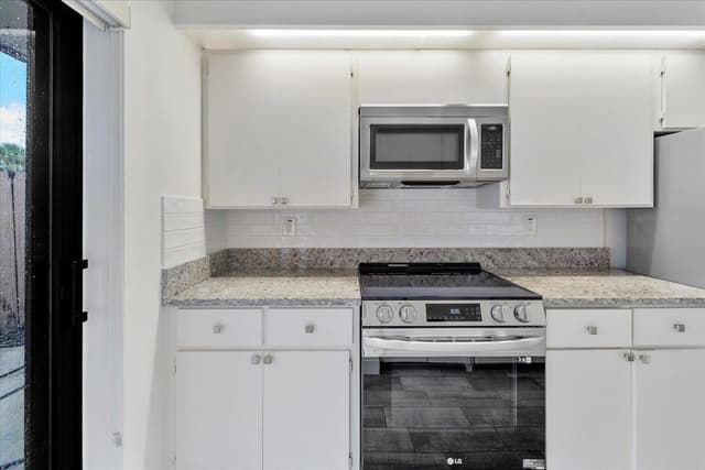 557 Green Springs Place, West Palm Beach FL 33409 - West Palm Beach, FL - Photo 3