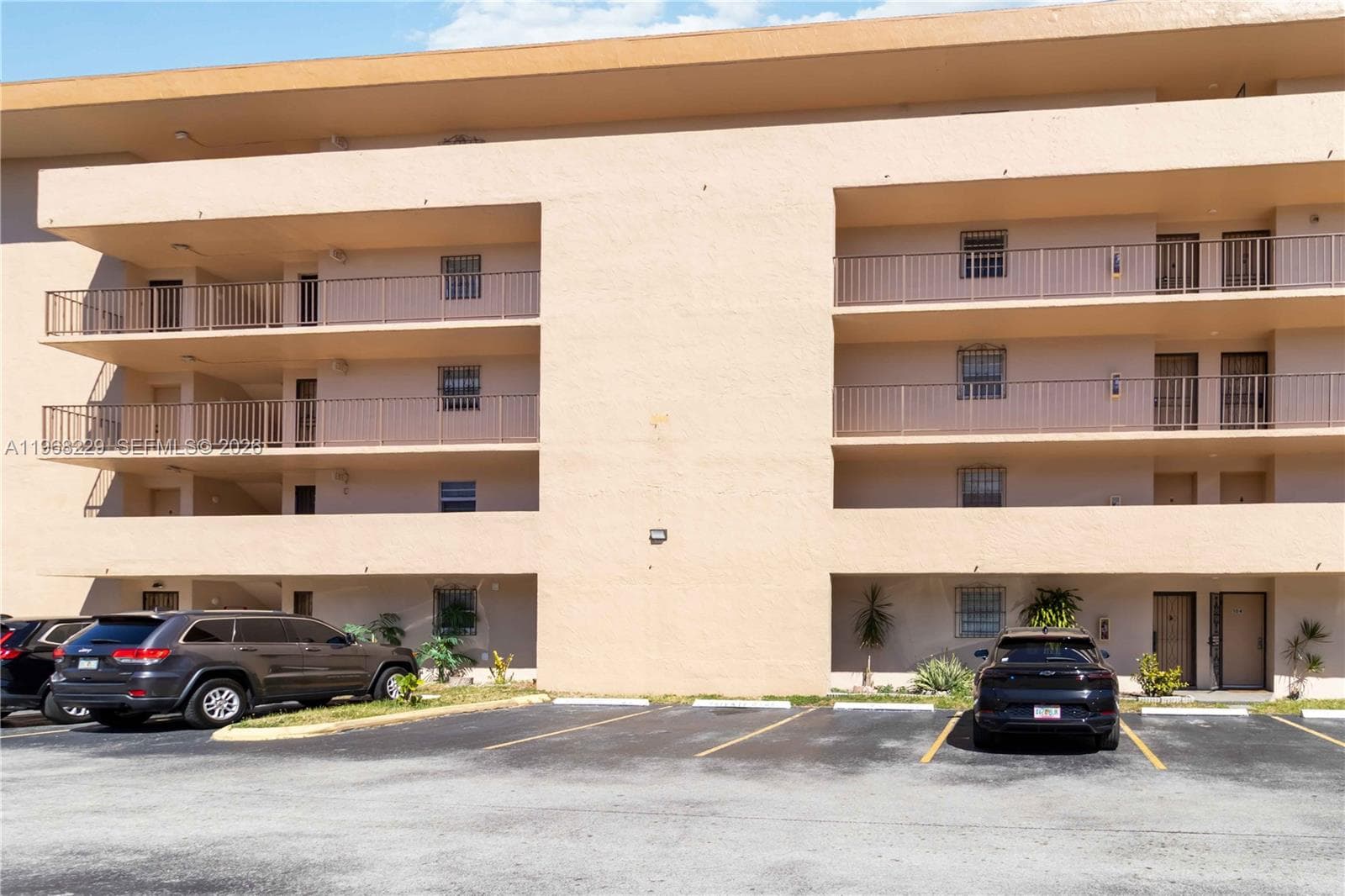 8895 Fontainebleau Blvd # 504, Miami FL 33172 - Miami, FL - Photo 1