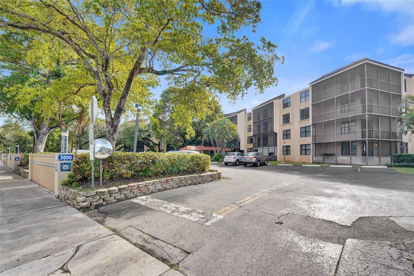 3800 N Hills Drive # 412, Hollywood FL 33021