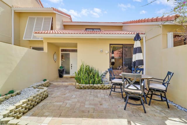 127 Old Meadow Way, Palm Beach Gardens FL 33418 - Palm Beach Gardens, FL - Photo 2