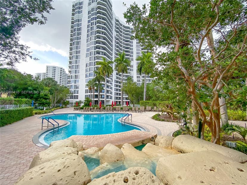 3400 NE 192nd St, Aventura FL 33180